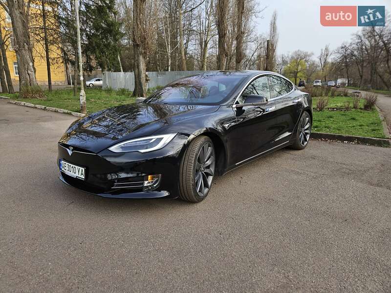 Лифтбек Tesla Model S 2017 в Кривом Роге