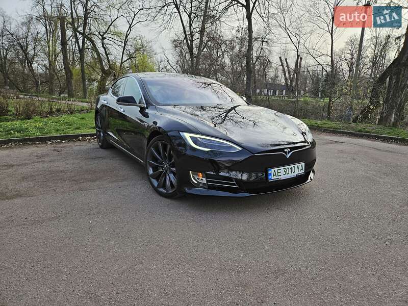 Лифтбек Tesla Model S 2017 в Кривом Роге