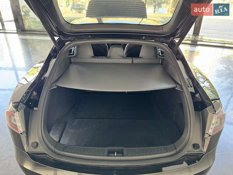 Лифтбек Tesla Model S 2020 в Одессе