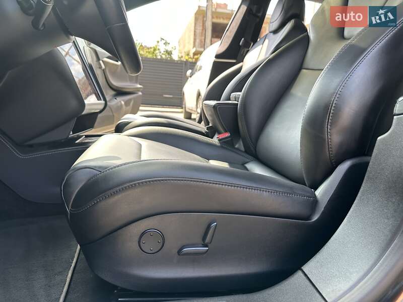 Ліфтбек Tesla Model S 2018 в Львові