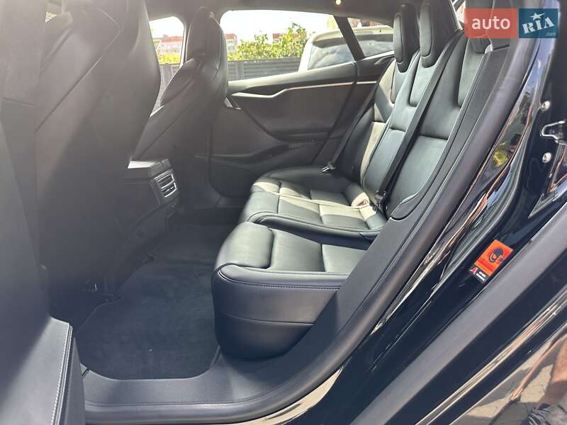Ліфтбек Tesla Model S 2018 в Львові
