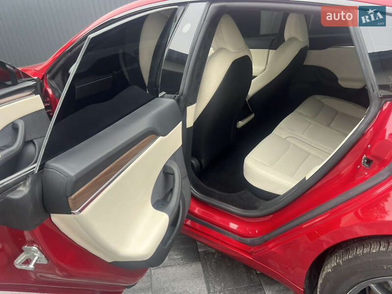Лифтбек Tesla Model S 2021 в Житомире