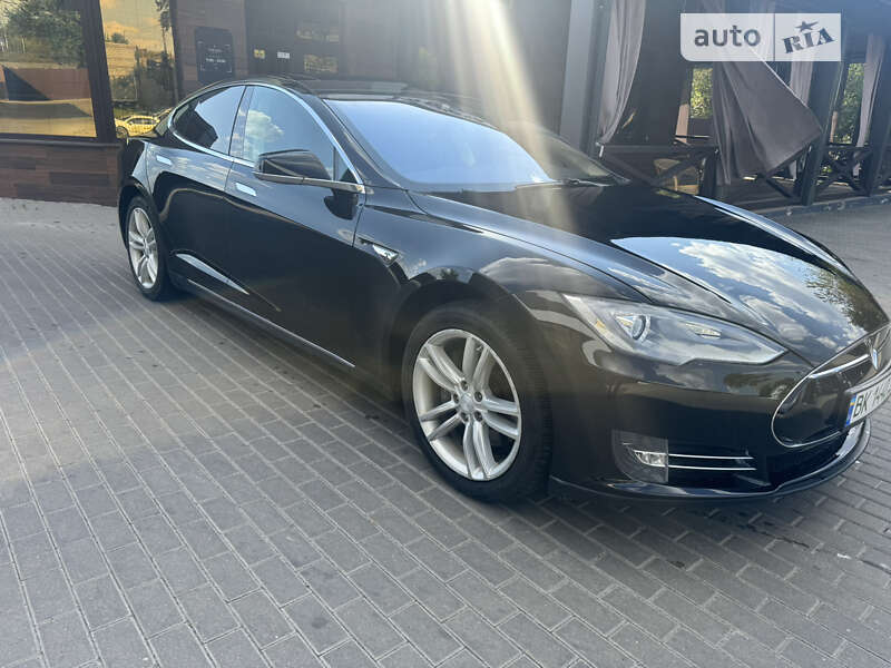 Ліфтбек Tesla Model S 2014 в Рівному фото 2 Ліфтбек Tesla Model S 2014 в Рівному