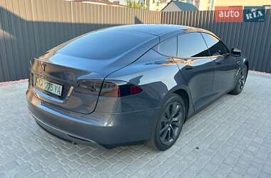 Лифтбек Tesla Model S 2015 в 