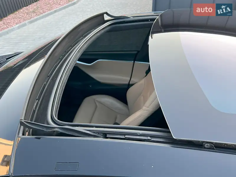 Лифтбек Tesla Model S 2015 в 