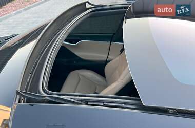 Лифтбек Tesla Model S 2015 в 