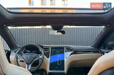 Лифтбек Tesla Model S 2015 в 