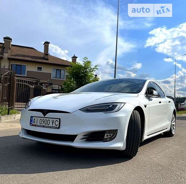 Лифтбек Tesla Model S 2016 в Львове