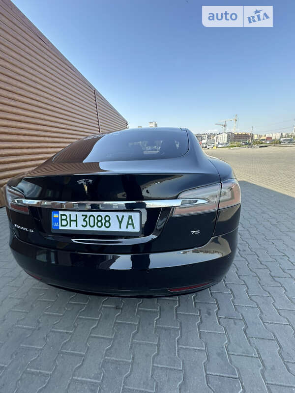 Лифтбек Tesla Model S 2016 в Одессе