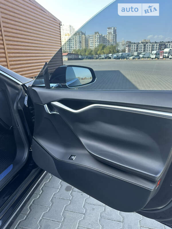 Лифтбек Tesla Model S 2016 в Одессе