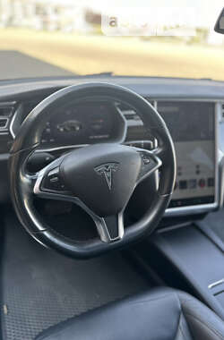 Лифтбек Tesla Model S 2016 в 