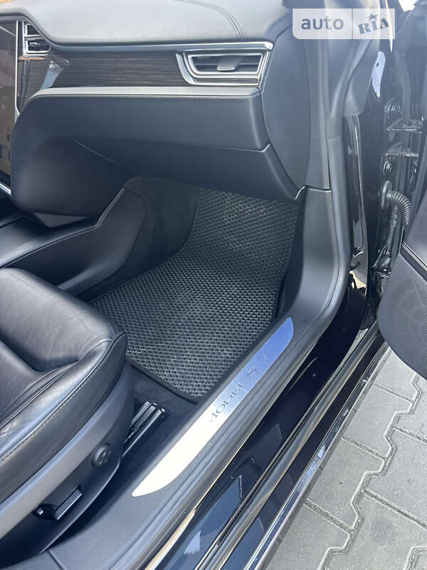 Лифтбек Tesla Model S 2016 в Одессе