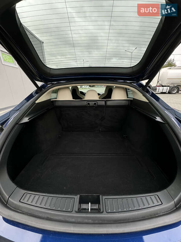 Лифтбек Tesla Model S 2018 в Виннице