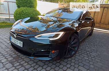 Лифтбек Tesla Model S 2016 в Львове