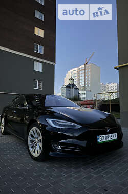 Лифтбек Tesla Model S 2016 в Хмельницком