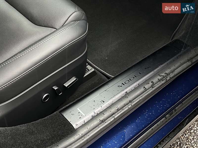 Ліфтбек Tesla Model S 2021 в Вінниці