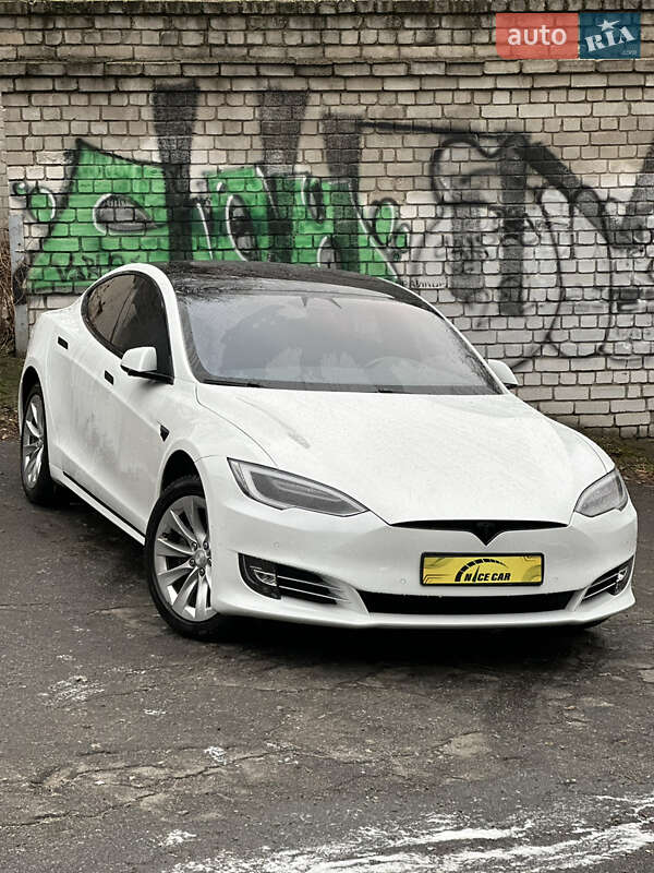 Tesla Model S 2017