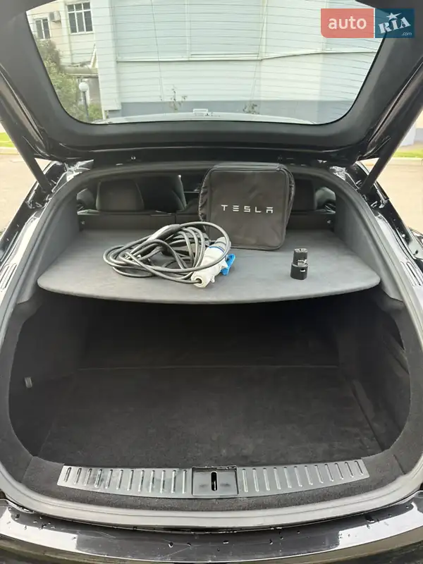 Лифтбек Tesla Model S 2022 в 