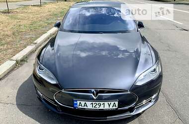 Лифтбек Tesla Model S 2016 в Киеве