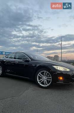 Лифтбек Tesla Model S 2015 в 