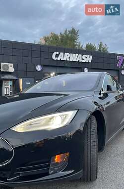 Лифтбек Tesla Model S 2015 в 
