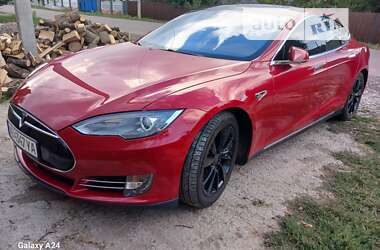 Ліфтбек Tesla Model S 2015 в Іллінцях