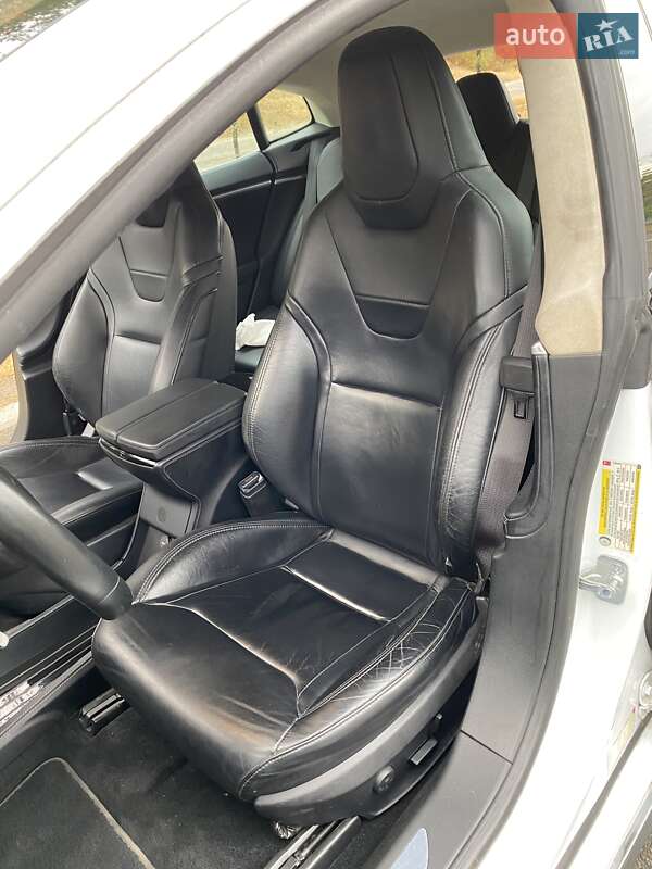 Лифтбек Tesla Model S 2015 в Киеве