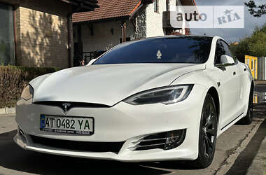 Ліфтбек Tesla Model S 2017 в Івано-Франківську