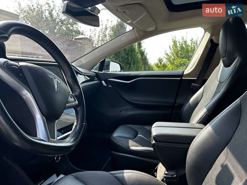 Ліфтбек Tesla Model S 2015 в Полтаві