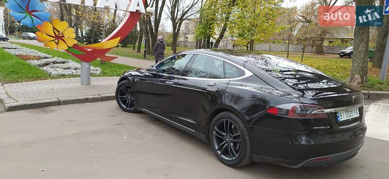Ліфтбек Tesla Model S 2015 в Полтаві