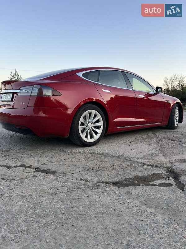 Ліфтбек Tesla Model S 2016 в Ковелі