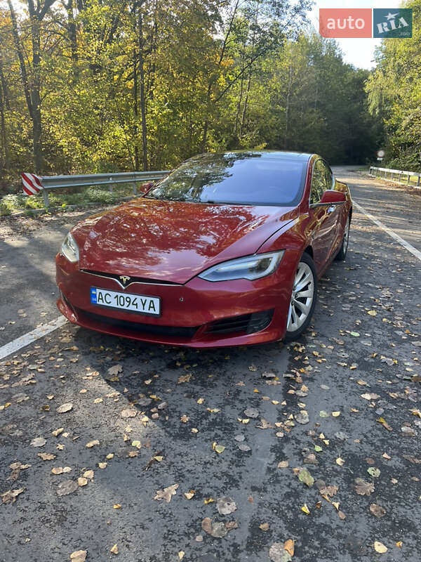 Ліфтбек Tesla Model S 2016 в Ковелі
