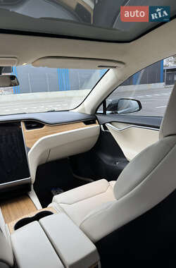 Лифтбек Tesla Model S 2019 в 