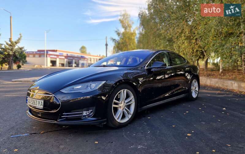 Ліфтбек Tesla Model S 2016 в Києві