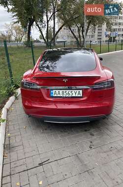 Лифтбек Tesla Model S 2015 в 