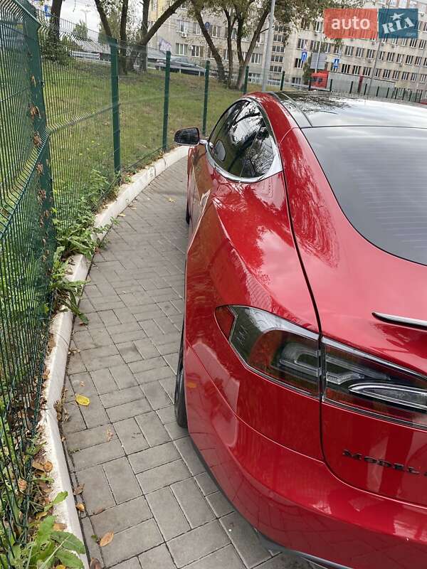 Лифтбек Tesla Model S 2015 в Киеве