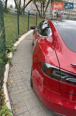 Лифтбек Tesla Model S 2015 в 