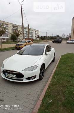 Лифтбек Tesla Model S 2015 в Звягеле