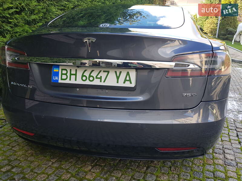 Ліфтбек Tesla Model S 2017 в Одесі
