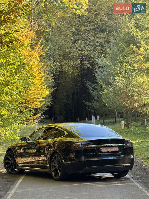 Лифтбек Tesla Model S 2015 в Луцке