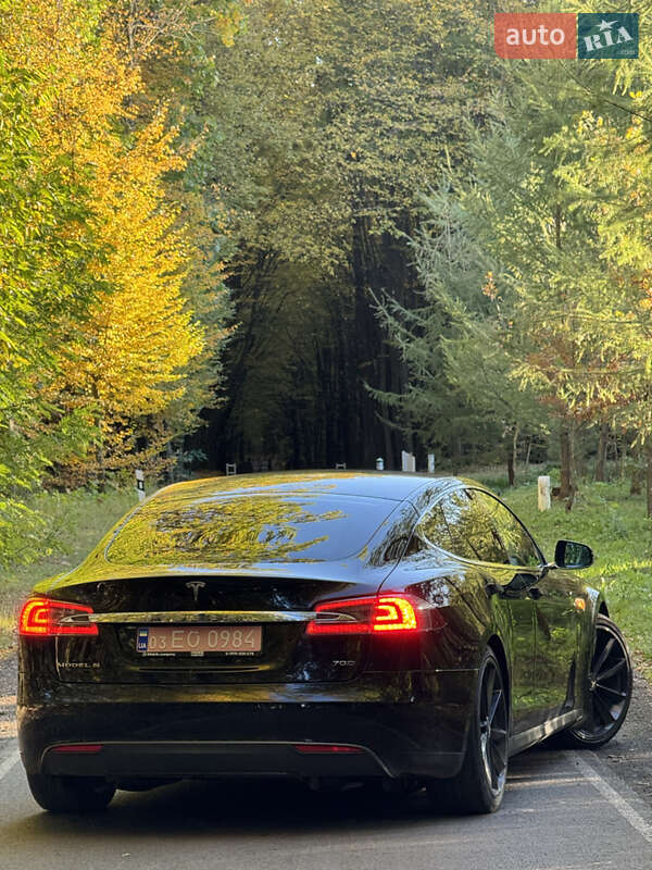 Лифтбек Tesla Model S 2015 в Луцке
