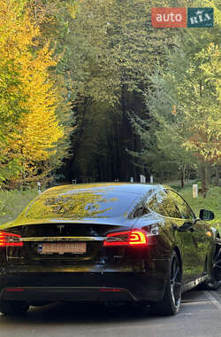 Лифтбек Tesla Model S 2015 в 