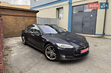 Лифтбек Tesla Model S 2015 в Ровно