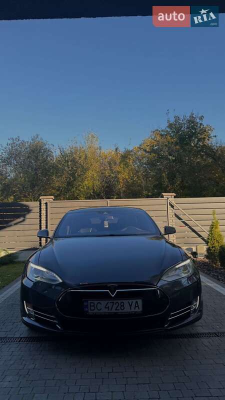 Лифтбек Tesla Model S 2015 в Львове