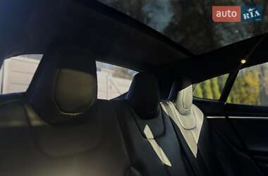 Лифтбек Tesla Model S 2015 в 