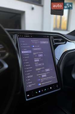 Лифтбек Tesla Model S 2015 в 