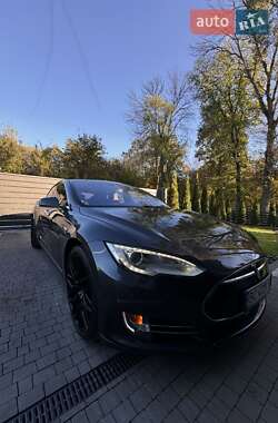 Лифтбек Tesla Model S 2015 в 