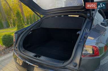 Ліфтбек Tesla Model S 2015 в Львові