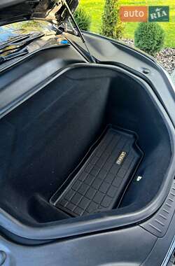 Лифтбек Tesla Model S 2015 в 