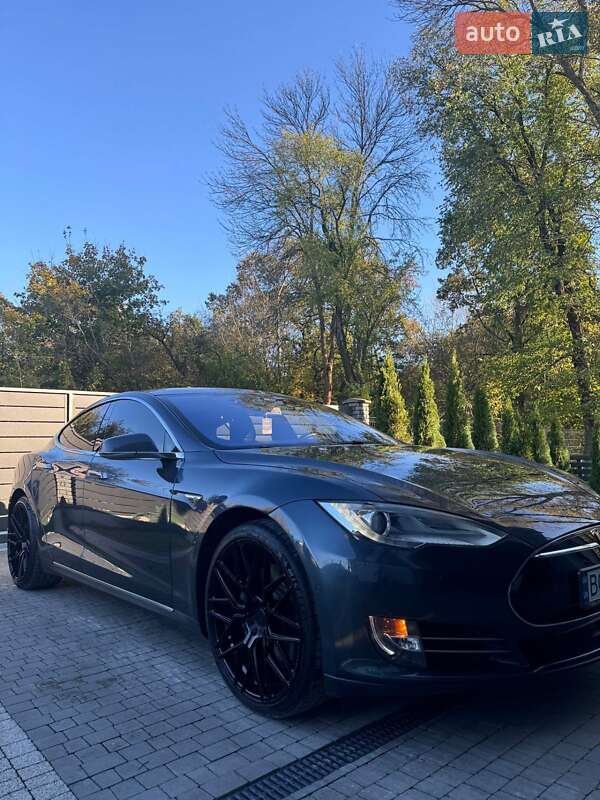 Лифтбек Tesla Model S 2015 в Львове